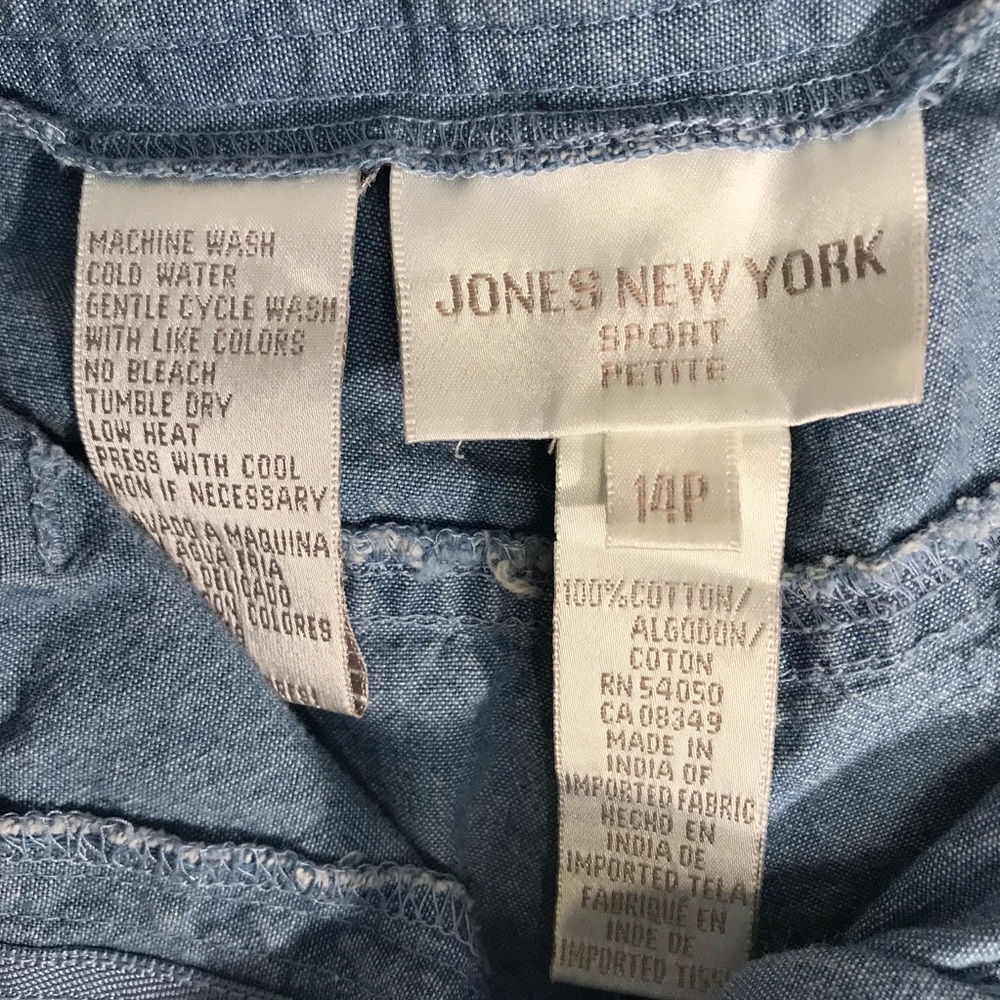 Shorts - Picture 3 of 4